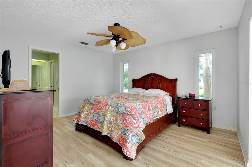 合同活跃: $355,000 (3 贝兹, 2 浴室, 1700 平方英尺)