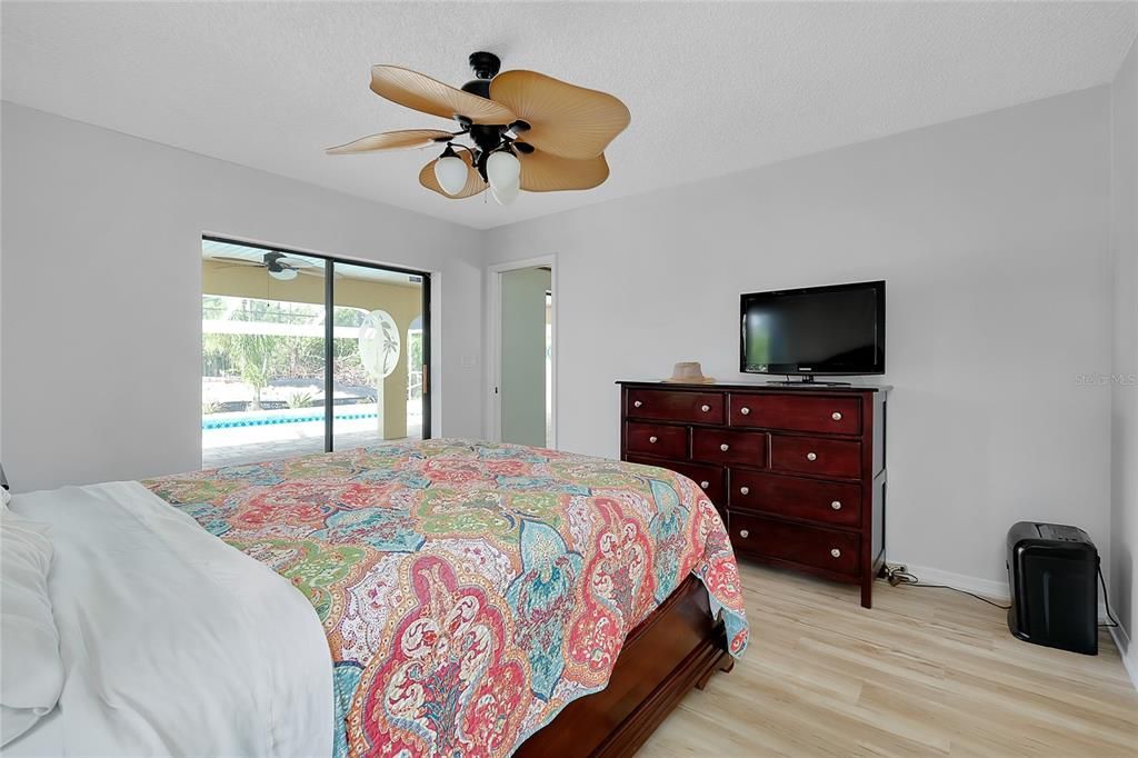 合同活跃: $355,000 (3 贝兹, 2 浴室, 1700 平方英尺)