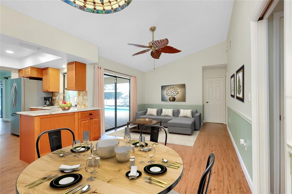 合同活跃: $355,000 (3 贝兹, 2 浴室, 1700 平方英尺)