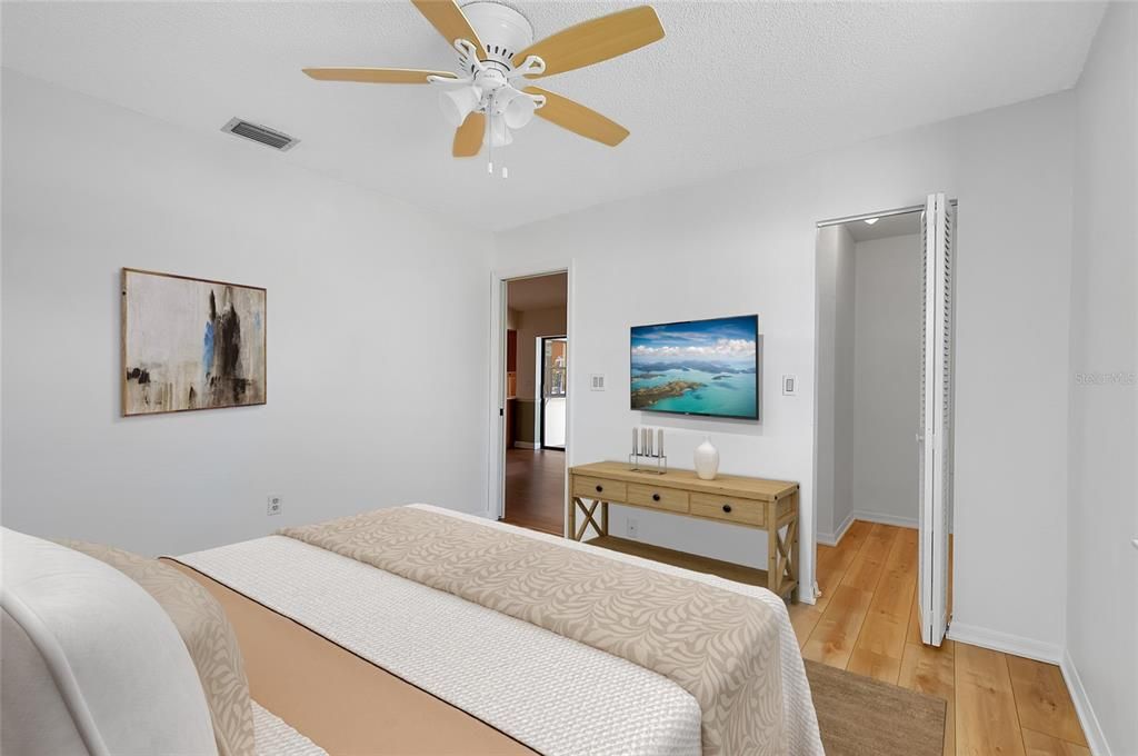 合同活跃: $355,000 (3 贝兹, 2 浴室, 1700 平方英尺)