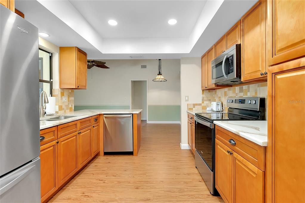 合同活跃: $355,000 (3 贝兹, 2 浴室, 1700 平方英尺)