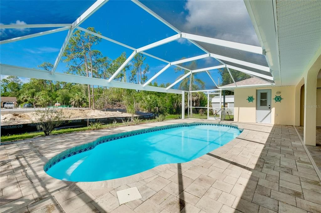 合同活跃: $355,000 (3 贝兹, 2 浴室, 1700 平方英尺)