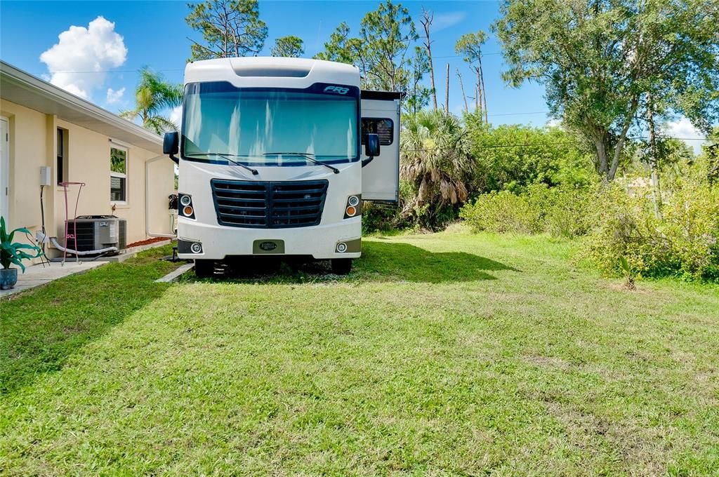 合同活跃: $355,000 (3 贝兹, 2 浴室, 1700 平方英尺)