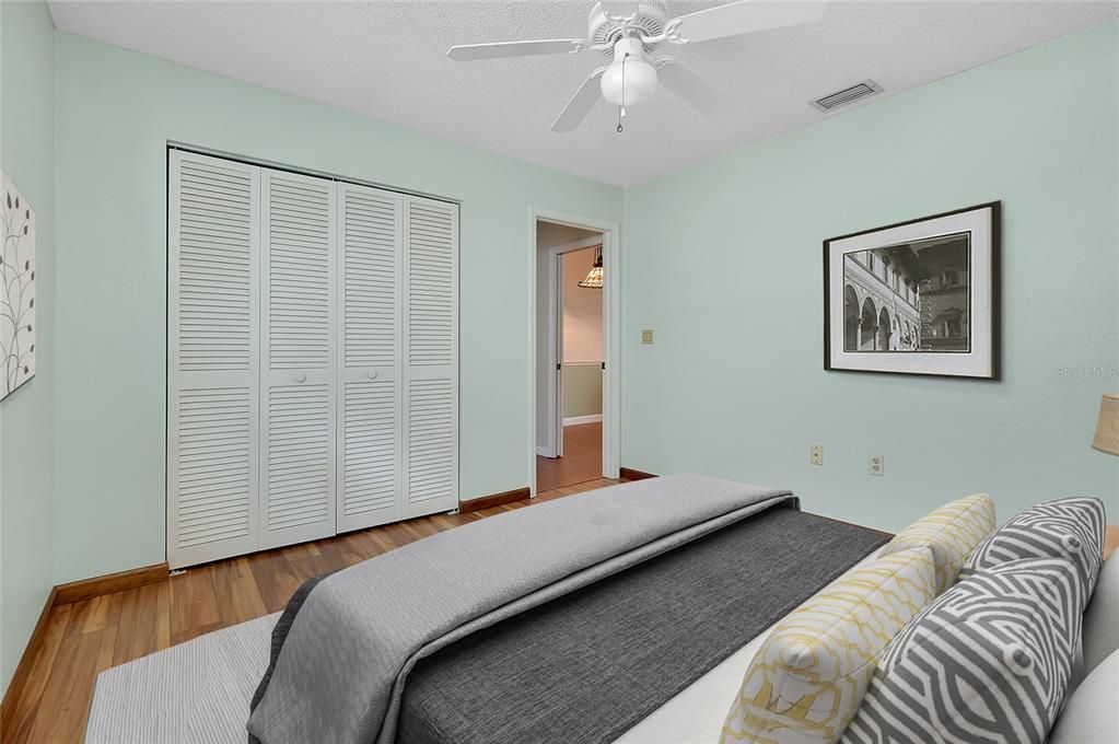 合同活跃: $355,000 (3 贝兹, 2 浴室, 1700 平方英尺)