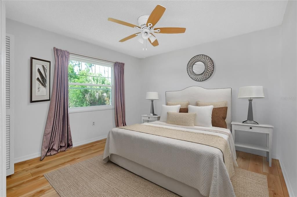 合同活跃: $355,000 (3 贝兹, 2 浴室, 1700 平方英尺)