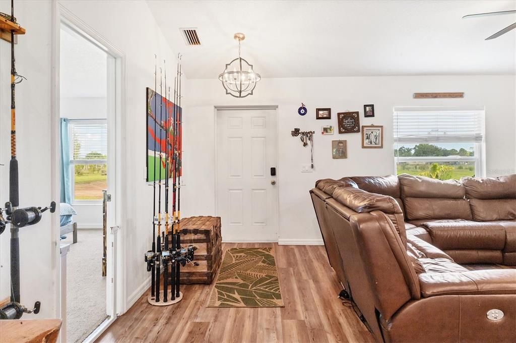 На продажу: $589,000 (3 спален, 2 ванн, 1372 Квадратных фут)