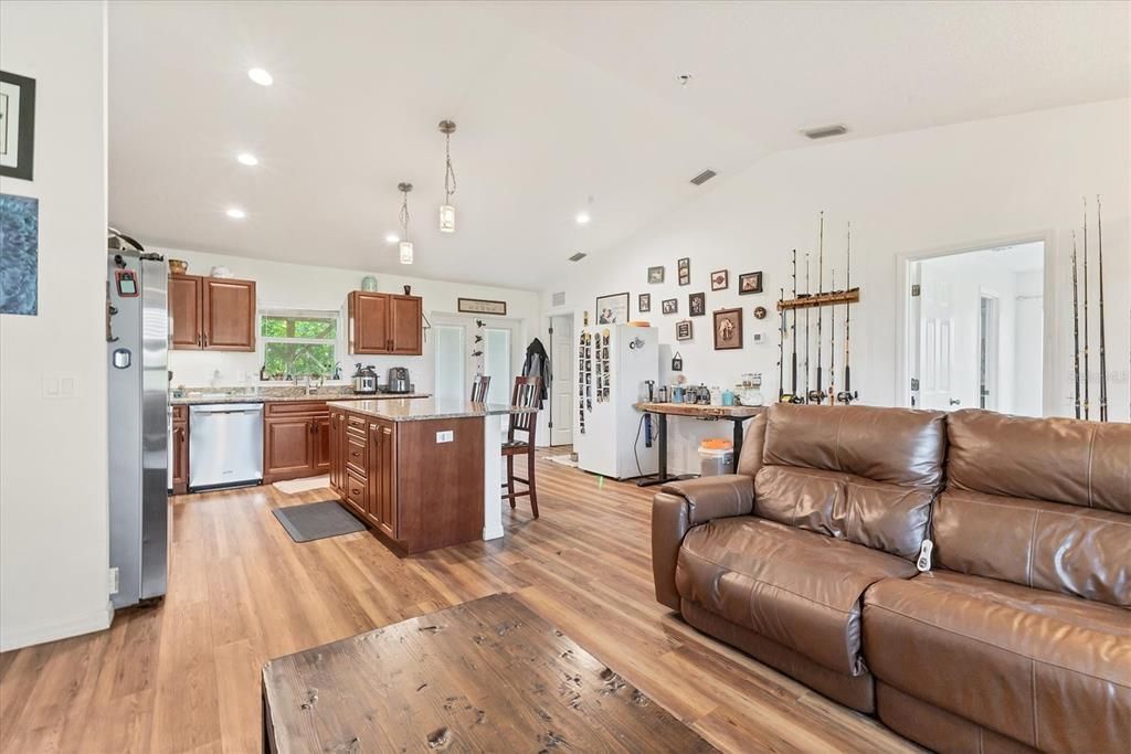 На продажу: $589,000 (3 спален, 2 ванн, 1372 Квадратных фут)