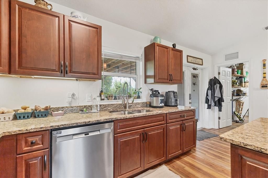 На продажу: $589,000 (3 спален, 2 ванн, 1372 Квадратных фут)