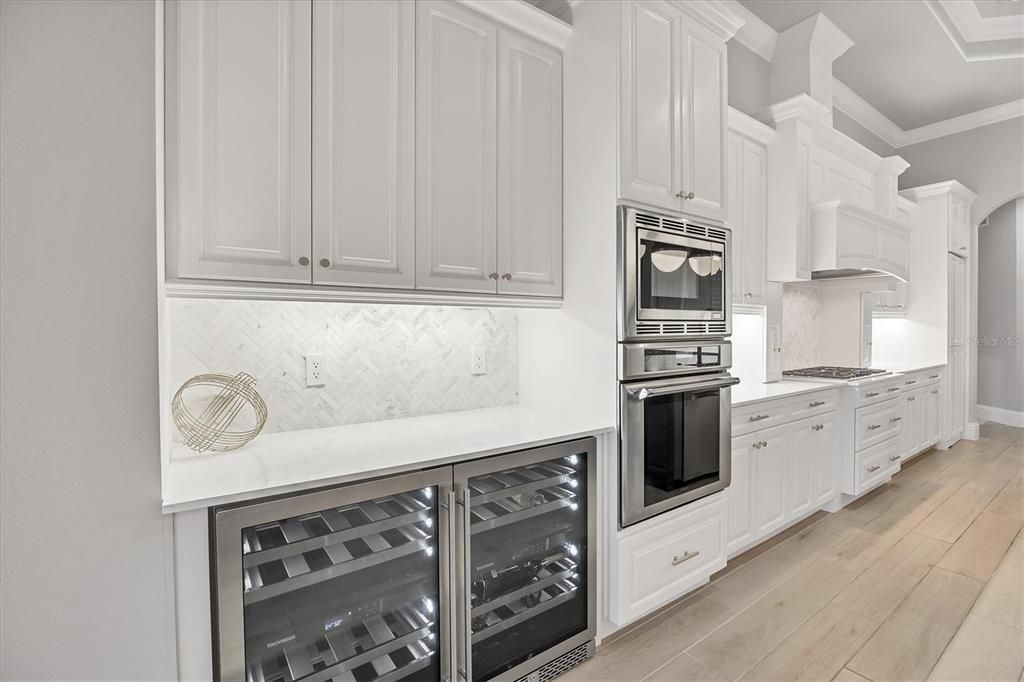 合同活跃: $2,575,000 (4 贝兹, 4 浴室, 3574 平方英尺)