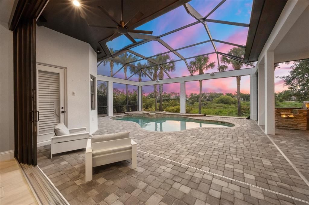 合同活跃: $2,575,000 (4 贝兹, 4 浴室, 3574 平方英尺)