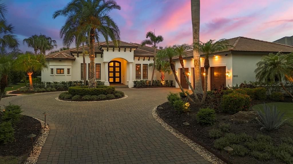 合同活跃: $2,575,000 (4 贝兹, 4 浴室, 3574 平方英尺)