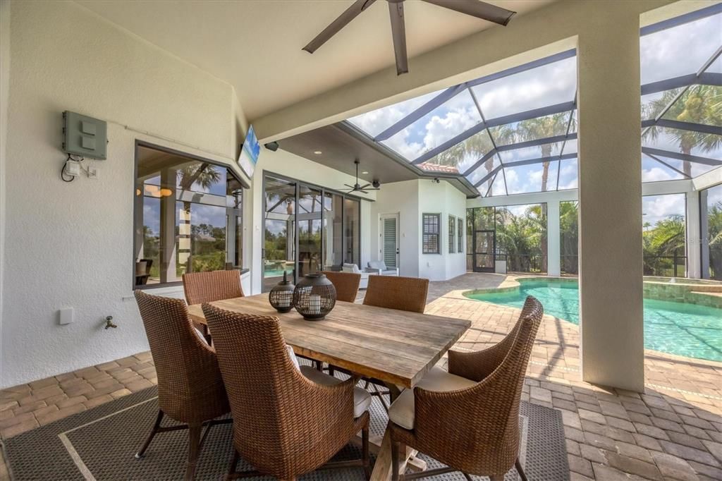 合同活跃: $2,575,000 (4 贝兹, 4 浴室, 3574 平方英尺)