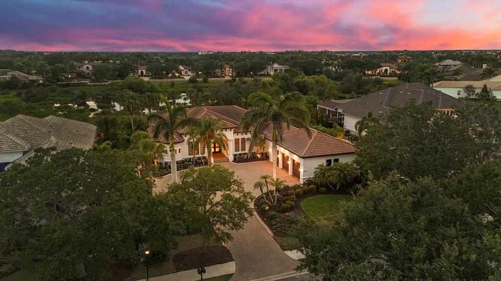 合同活跃: $2,575,000 (4 贝兹, 4 浴室, 3574 平方英尺)