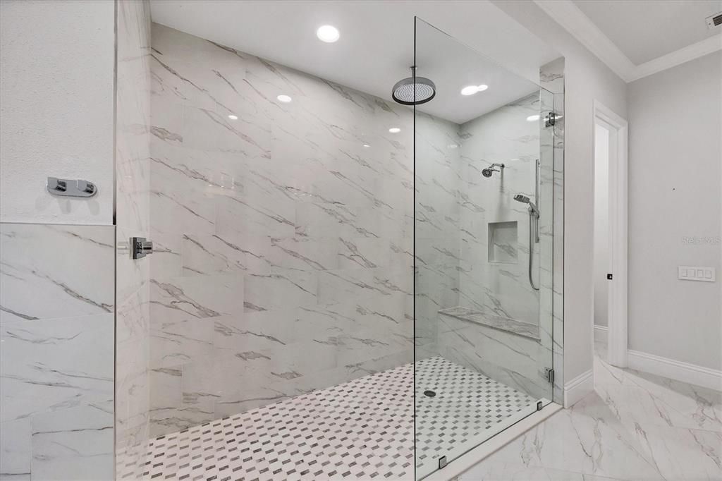 合同活跃: $2,575,000 (4 贝兹, 4 浴室, 3574 平方英尺)