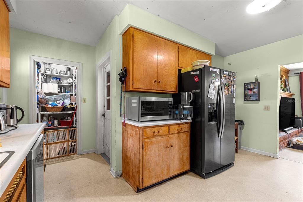 For Sale: $1,150,000 (3 beds, 3 baths, 4410 Square Feet)