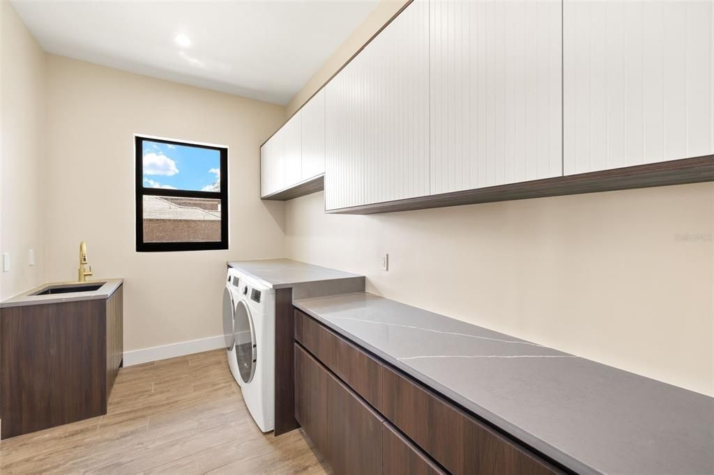 For Sale: $1,599,900 (3 beds, 3 baths, 2869 Square Feet)