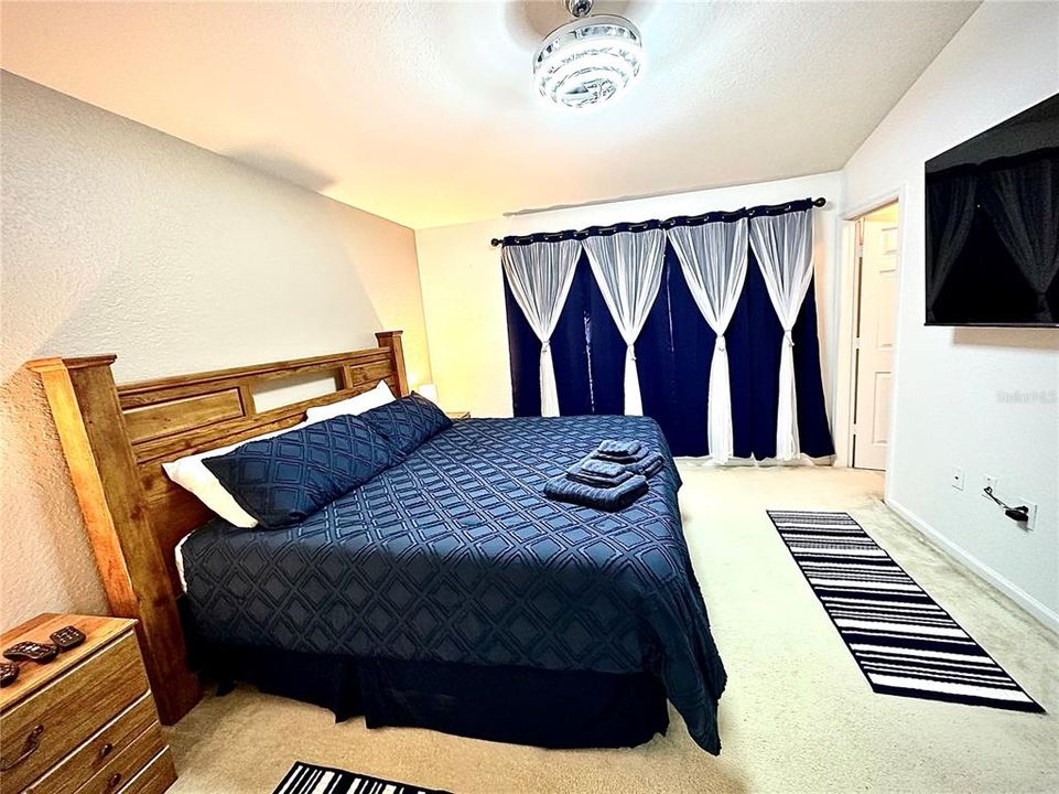 В аренду: $4,500 (3 спален, 3 ванн, 1440 Квадратных фут)