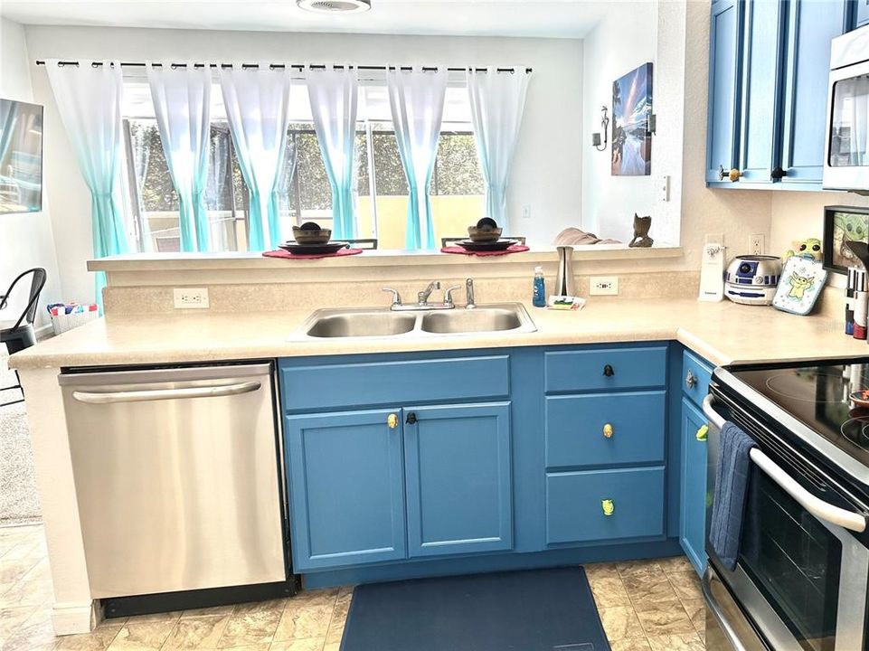 В аренду: $4,500 (3 спален, 3 ванн, 1440 Квадратных фут)