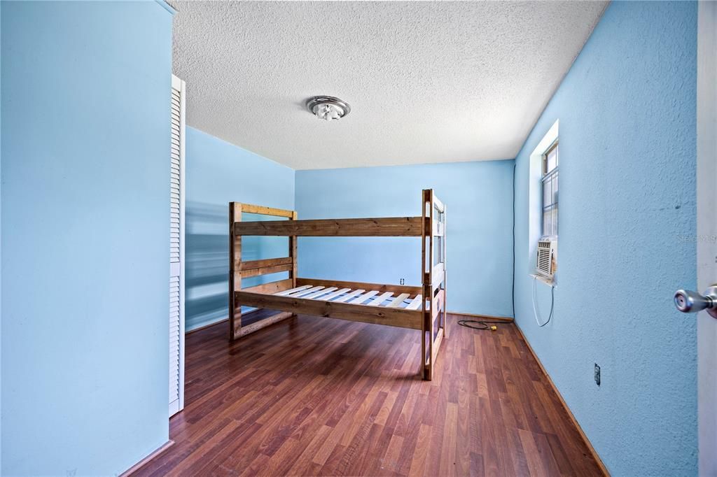 Activo con contrato: $220,000 (4 camas, 2 baños, 1500 Pies cuadrados)