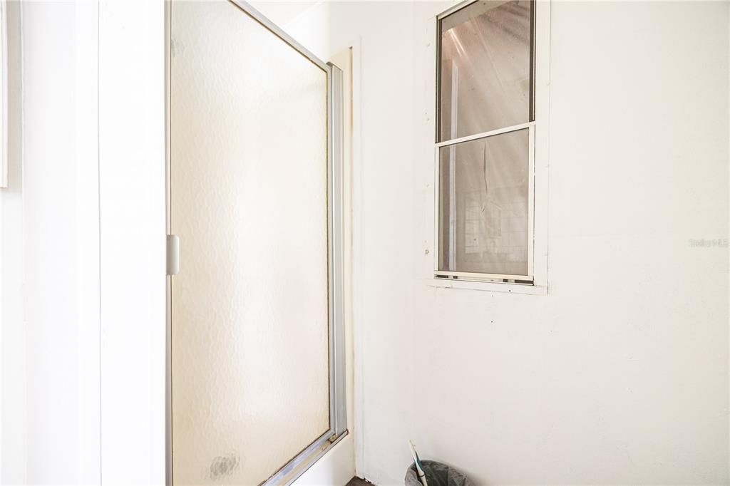 Activo con contrato: $220,000 (4 camas, 2 baños, 1500 Pies cuadrados)