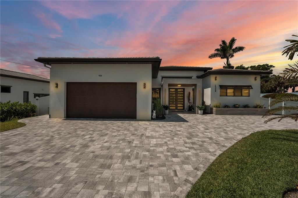 For Sale: $1,175,000 (3 beds, 4 baths, 2713 Square Feet)