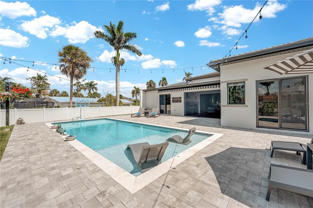 For Sale: $1,175,000 (3 beds, 4 baths, 2713 Square Feet)