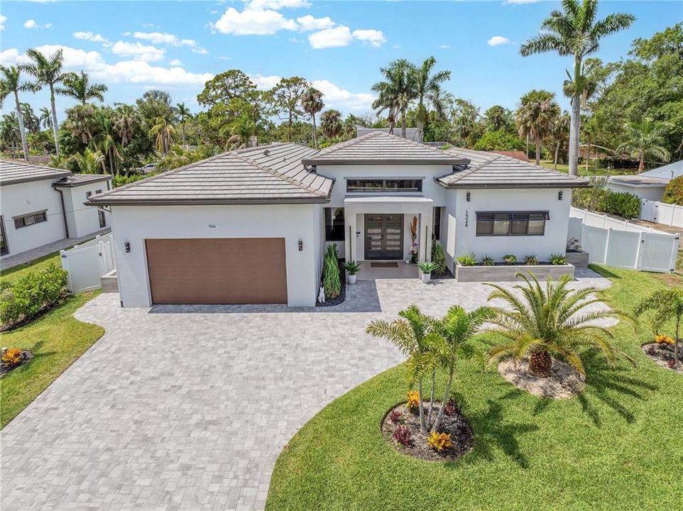 For Sale: $1,175,000 (3 beds, 4 baths, 2713 Square Feet)