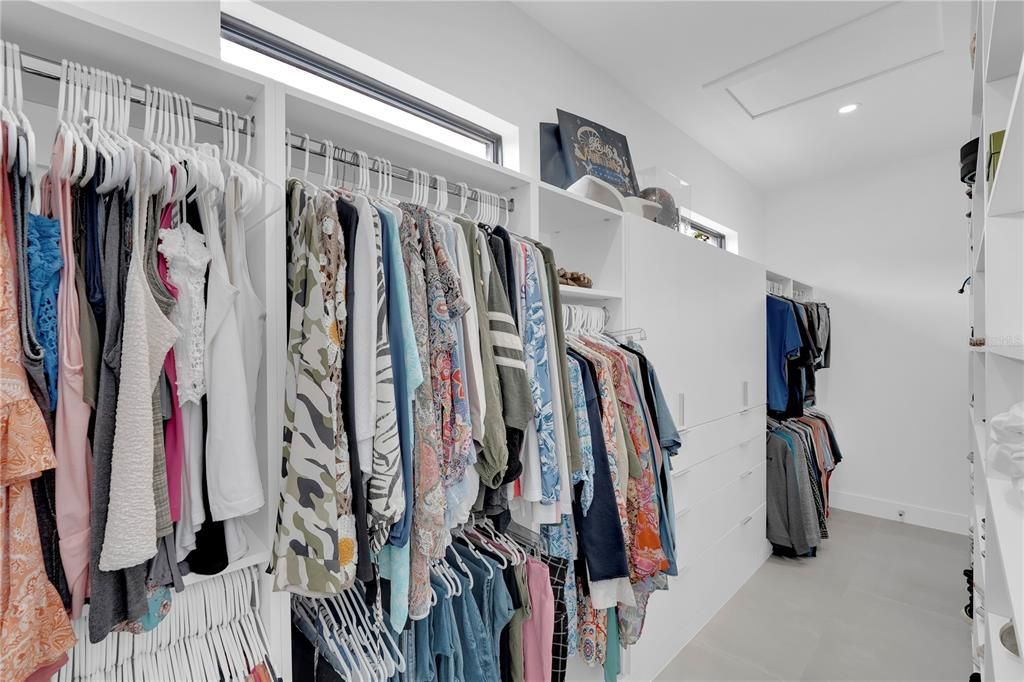 For Sale: $1,175,000 (3 beds, 4 baths, 2713 Square Feet)