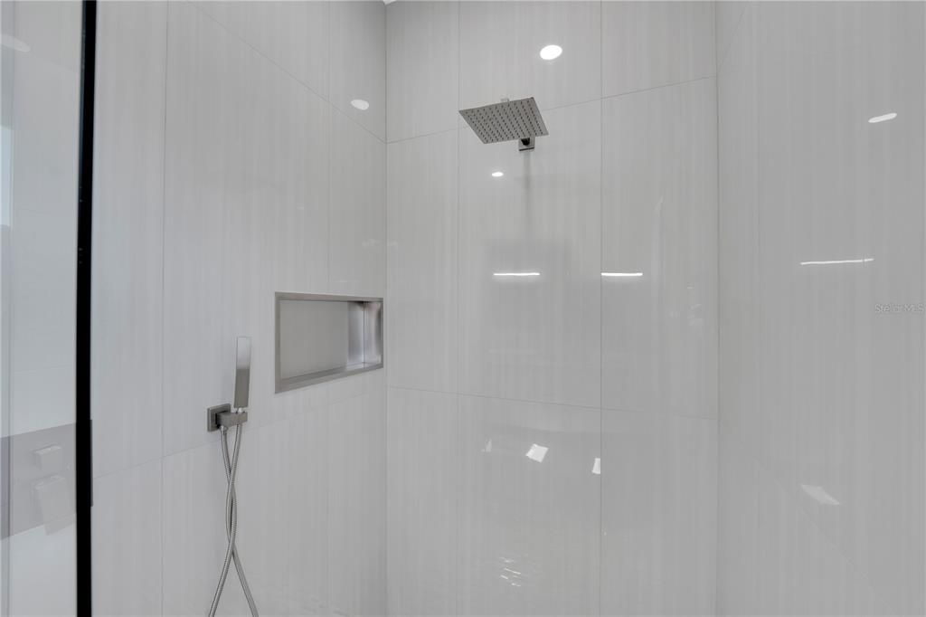 For Sale: $1,175,000 (3 beds, 4 baths, 2713 Square Feet)