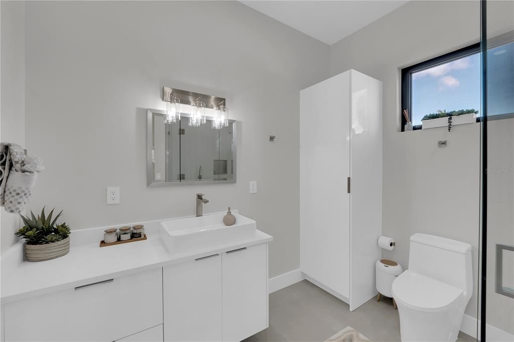 For Sale: $1,175,000 (3 beds, 4 baths, 2713 Square Feet)