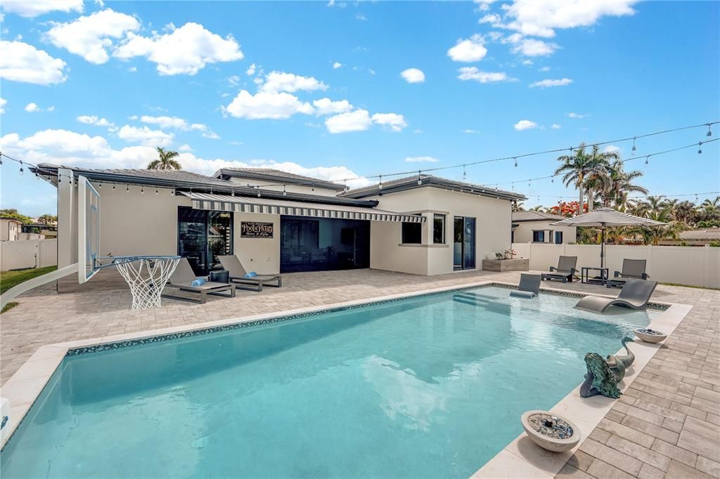 For Sale: $1,175,000 (3 beds, 4 baths, 2713 Square Feet)