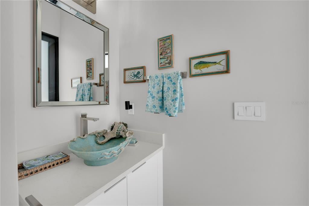 For Sale: $1,175,000 (3 beds, 4 baths, 2713 Square Feet)