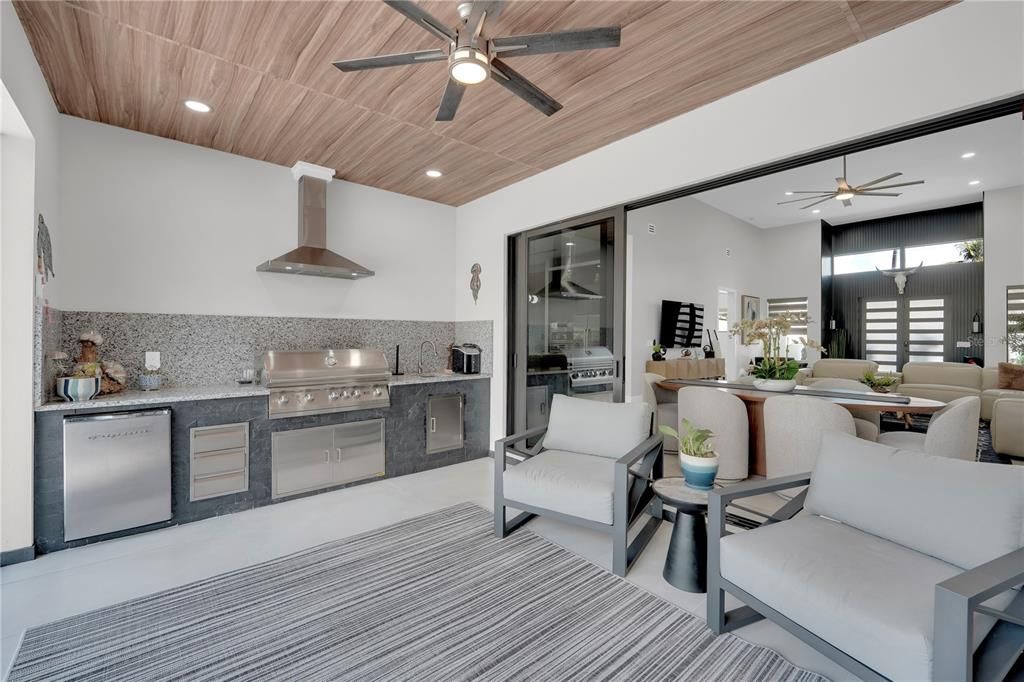 For Sale: $1,175,000 (3 beds, 4 baths, 2713 Square Feet)