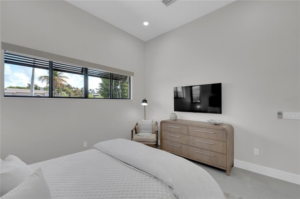 For Sale: $1,175,000 (3 beds, 4 baths, 2713 Square Feet)