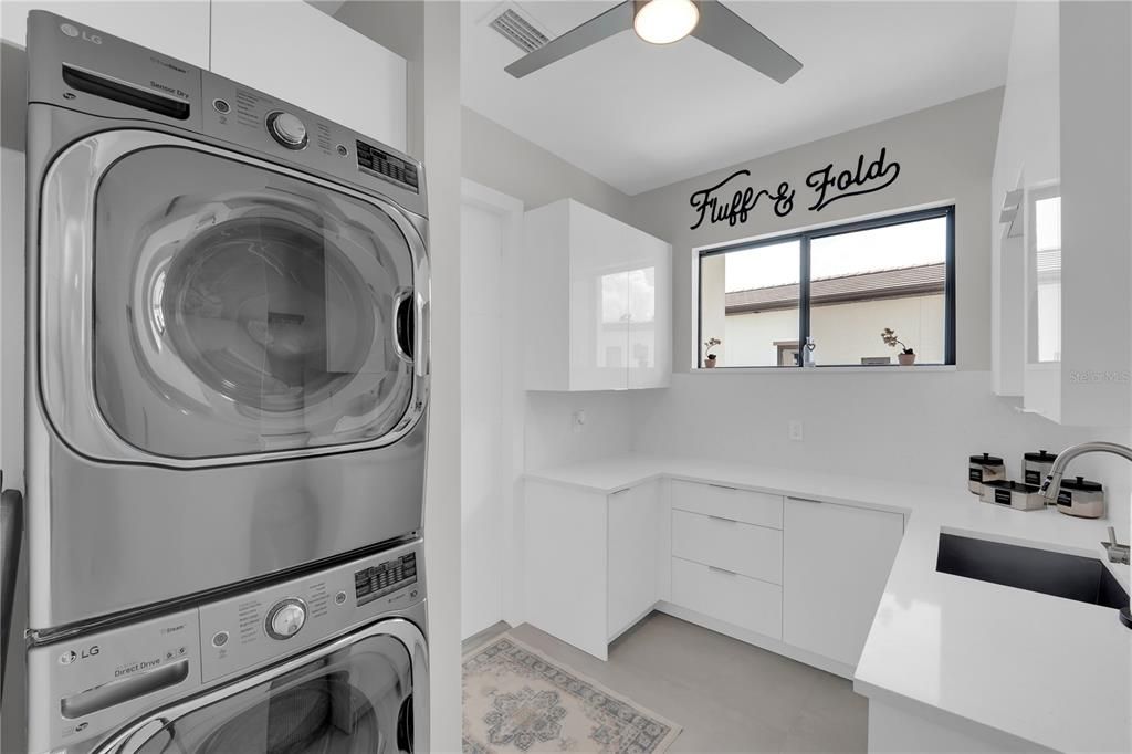 For Sale: $1,175,000 (3 beds, 4 baths, 2713 Square Feet)