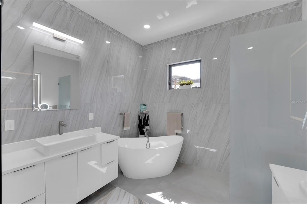 For Sale: $1,175,000 (3 beds, 4 baths, 2713 Square Feet)