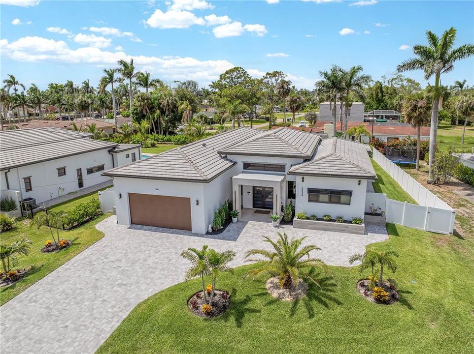 For Sale: $1,175,000 (3 beds, 4 baths, 2713 Square Feet)