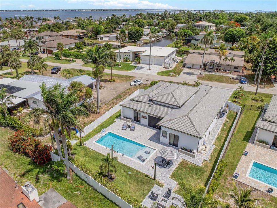 For Sale: $1,175,000 (3 beds, 4 baths, 2713 Square Feet)