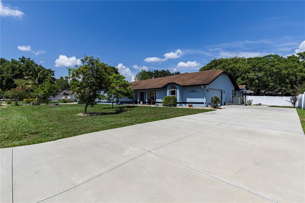 合同活跃: $440,000 (4 贝兹, 3 浴室, 2939 平方英尺)