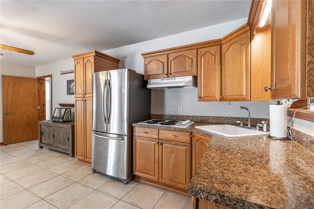 合同活跃: $440,000 (4 贝兹, 3 浴室, 2939 平方英尺)