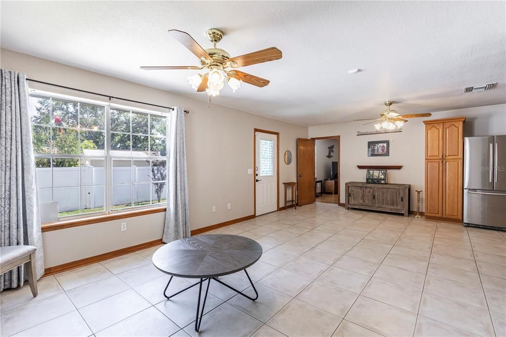 合同活跃: $440,000 (4 贝兹, 3 浴室, 2939 平方英尺)