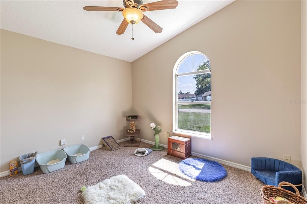 合同活跃: $440,000 (4 贝兹, 3 浴室, 2939 平方英尺)