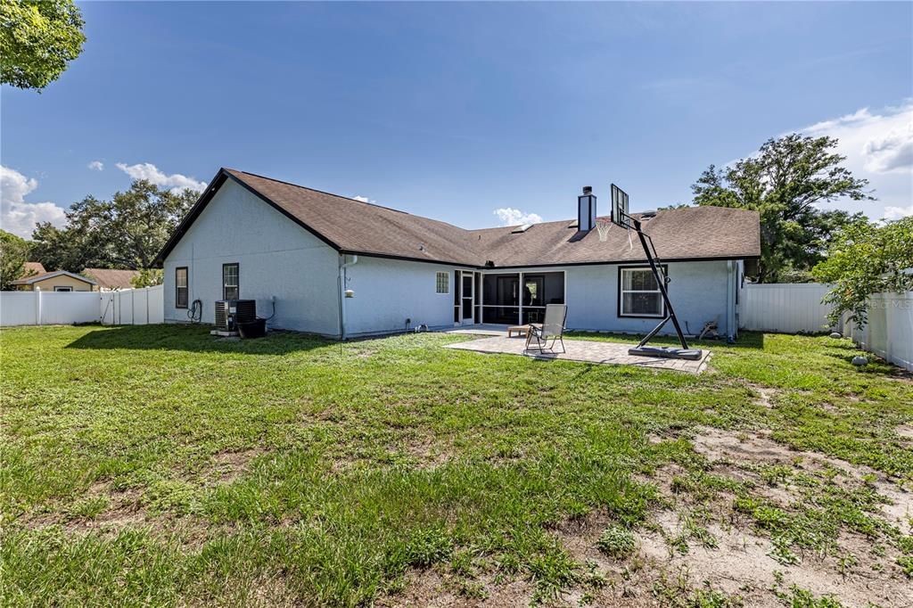 合同活跃: $440,000 (4 贝兹, 3 浴室, 2939 平方英尺)