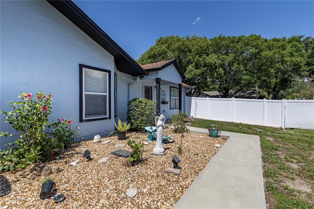 合同活跃: $440,000 (4 贝兹, 3 浴室, 2939 平方英尺)