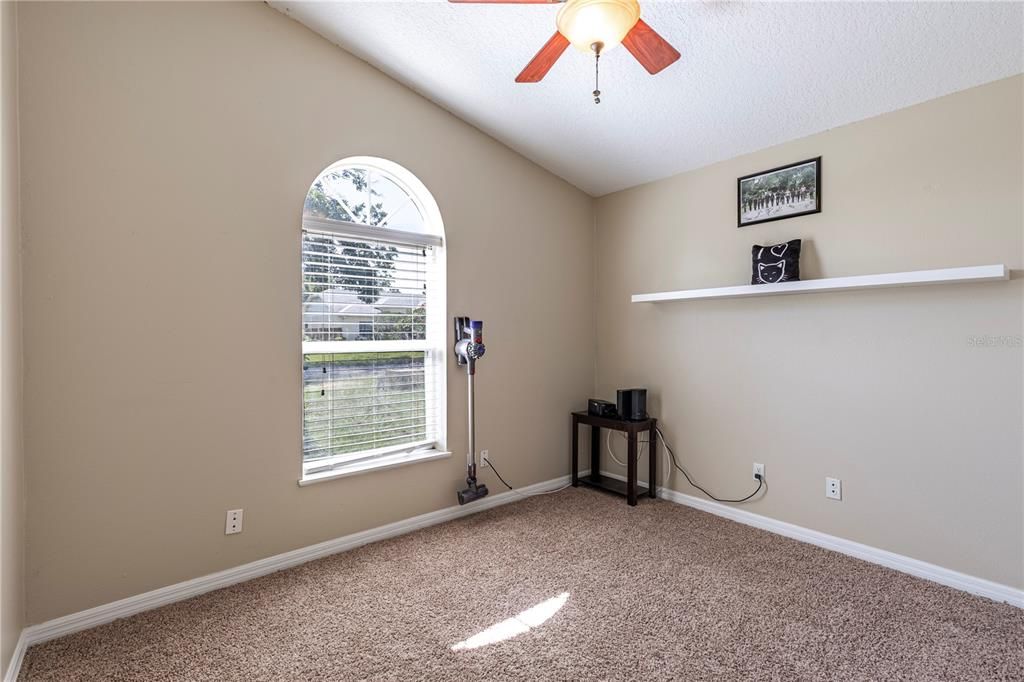 合同活跃: $440,000 (4 贝兹, 3 浴室, 2939 平方英尺)