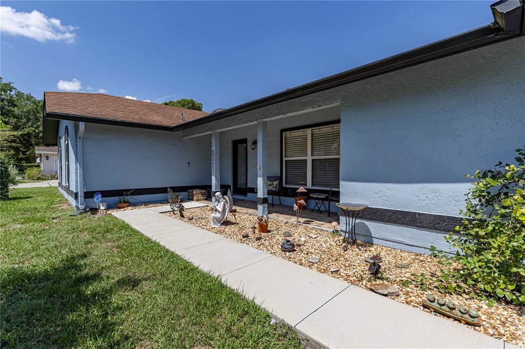 合同活跃: $440,000 (4 贝兹, 3 浴室, 2939 平方英尺)