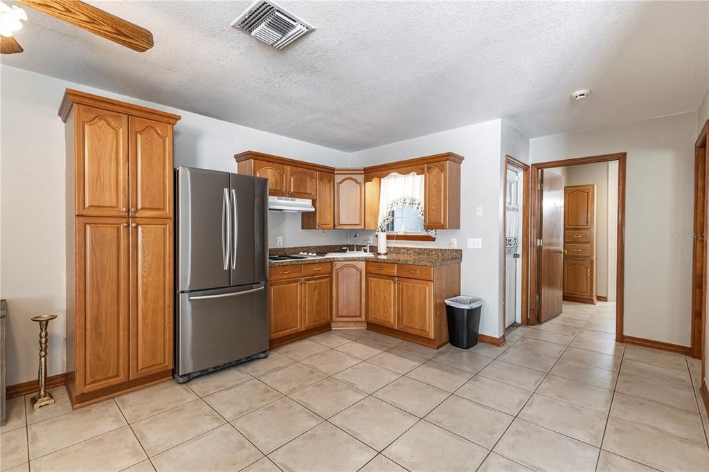 合同活跃: $440,000 (4 贝兹, 3 浴室, 2939 平方英尺)