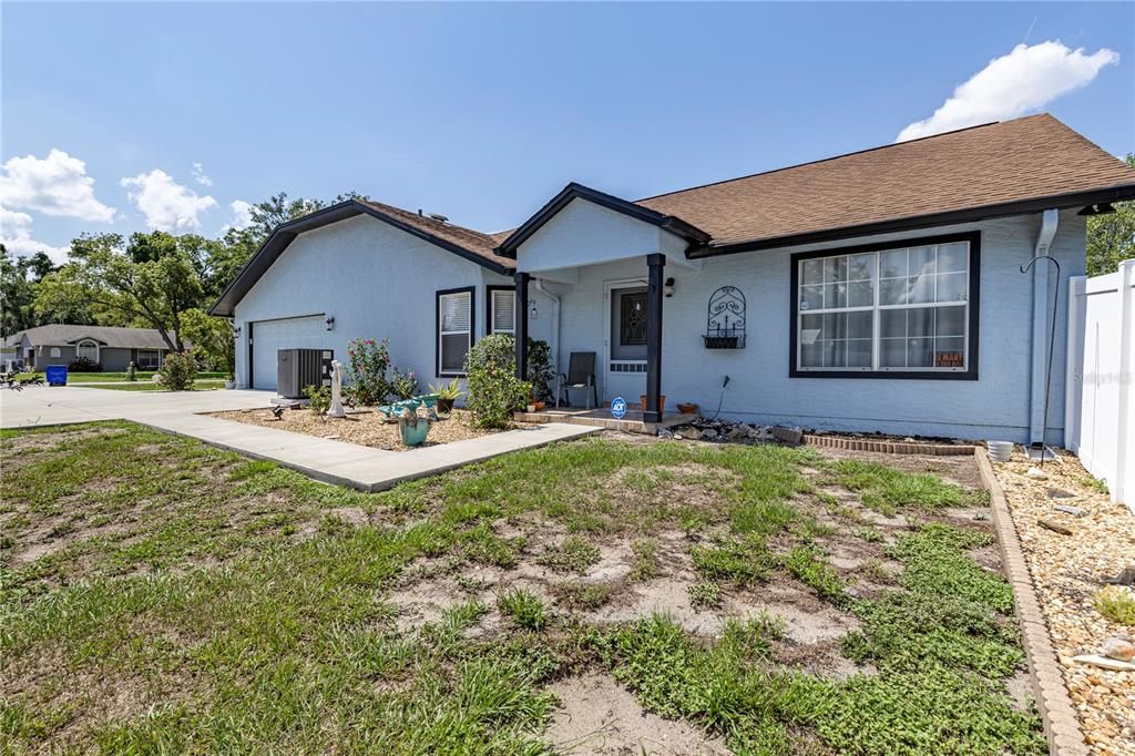 合同活跃: $440,000 (4 贝兹, 3 浴室, 2939 平方英尺)