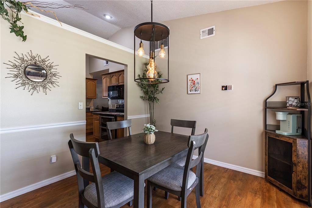 合同活跃: $440,000 (4 贝兹, 3 浴室, 2939 平方英尺)