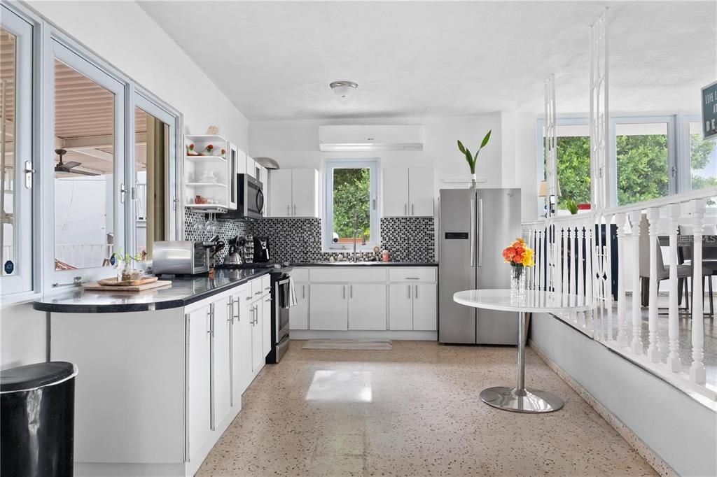 На продажу: $595,000 (5 спален, 3 ванн, 4530 Квадратных фут)